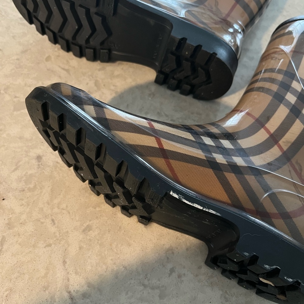 Burberry Rainboots - Picture 3 of 4